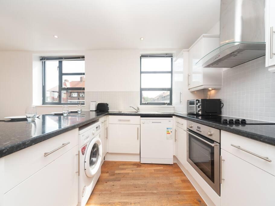 Bright & Modern 2-Bed Apartment In Vibrant East Лондон Екстер'єр фото